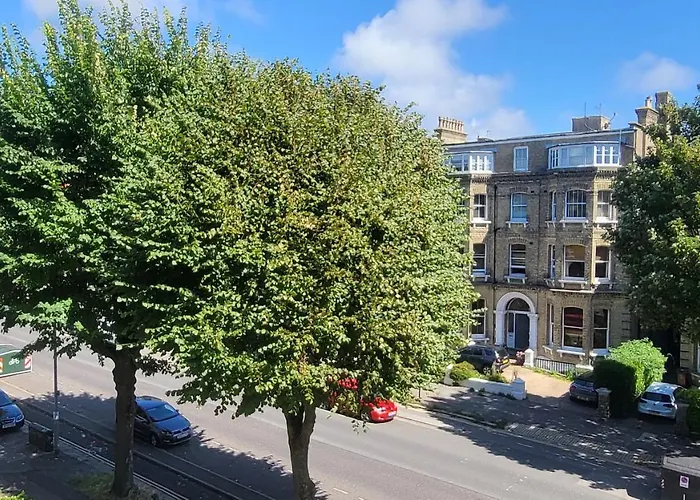 16 Big Comfy Studio - Great Location - Free Onsite Parking - Comfy Bed