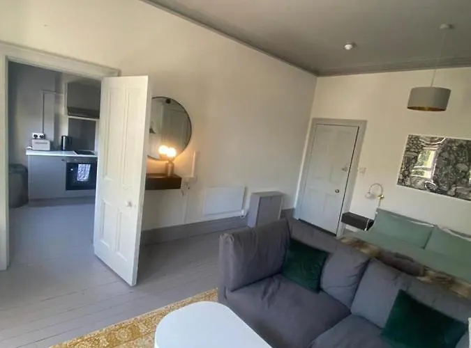 16 Big Comfy Studio - Great Location - Free Onsite Parking - Comfy Bed