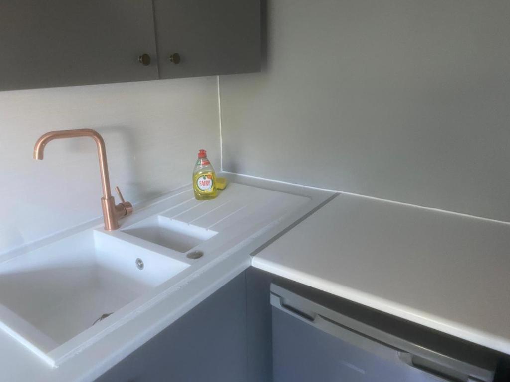 16 Big Comfy - Great Location - Free Onsite Parking - Comfy Bed Apartment Brighton