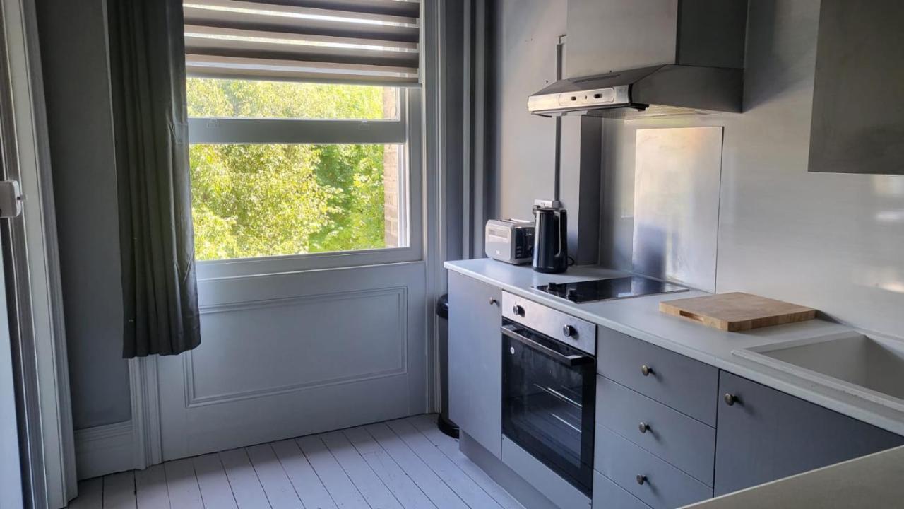 16 Big Comfy - Great Location - Free Onsite Parking - Comfy Bed * Brighton