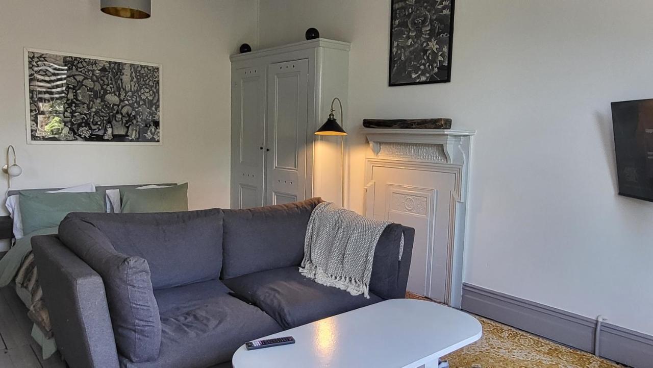 Apartment 16 Big Comfy - Great Location - Free Onsite Parking - Comfy Bed