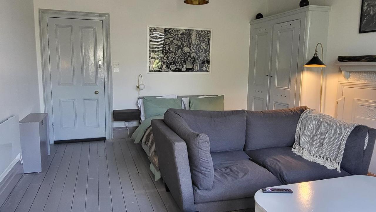 16 Big Comfy - Great Location - Free Onsite Parking - Comfy Bed *