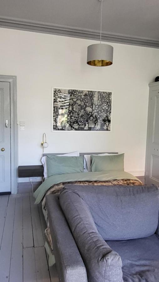 16 Big Comfy - Great Location - Free Onsite Parking - Comfy Bed Apartment *