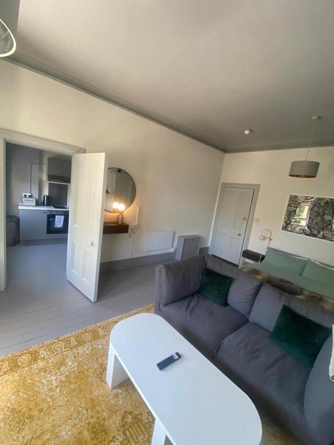 16 Big Comfy - Great Location - Free Onsite Parking - Comfy Bed *