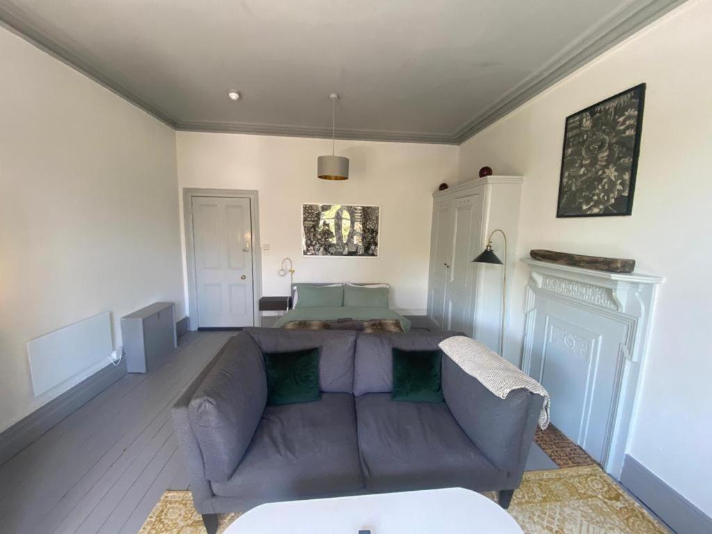 16 Big Comfy - Great Location - Free Onsite Parking - Comfy Bed Apartment